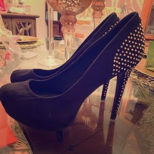 STEVE MADDEN Black w/ Gold Studded Heel Never Worn